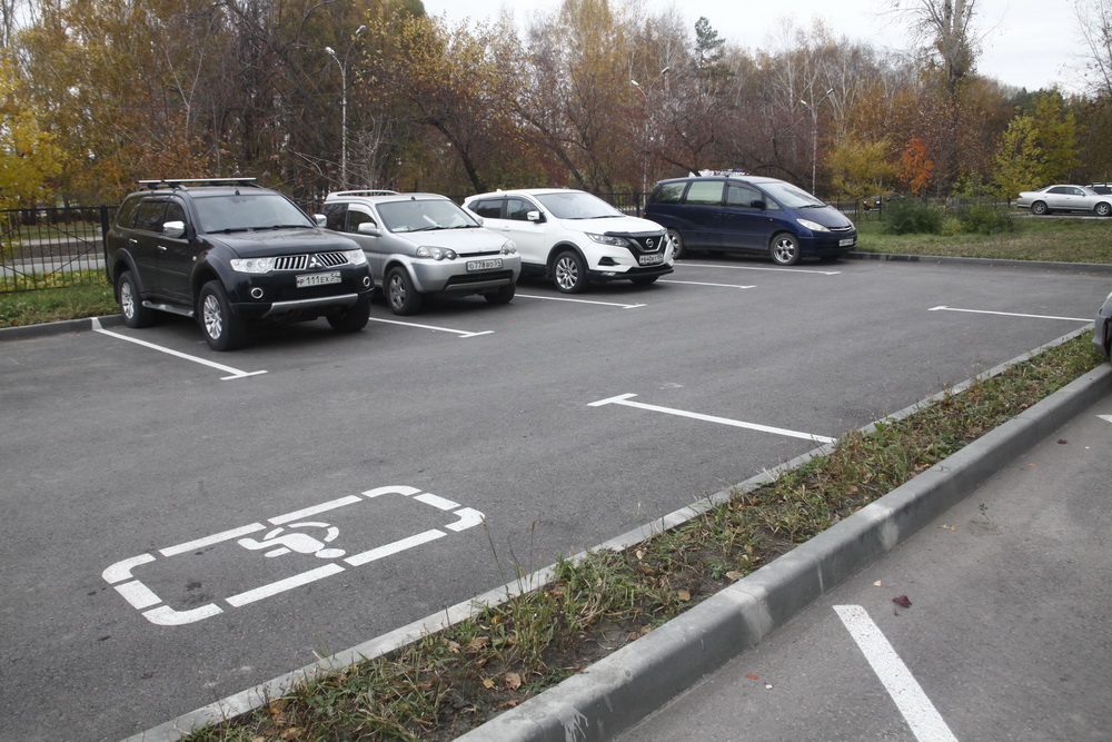 Двор на ул. Петухова, 38/1