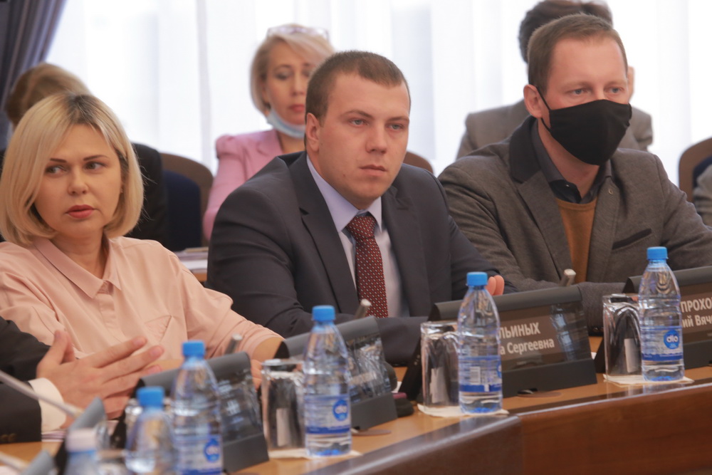 Первая сессия горсовета седьмого созыва