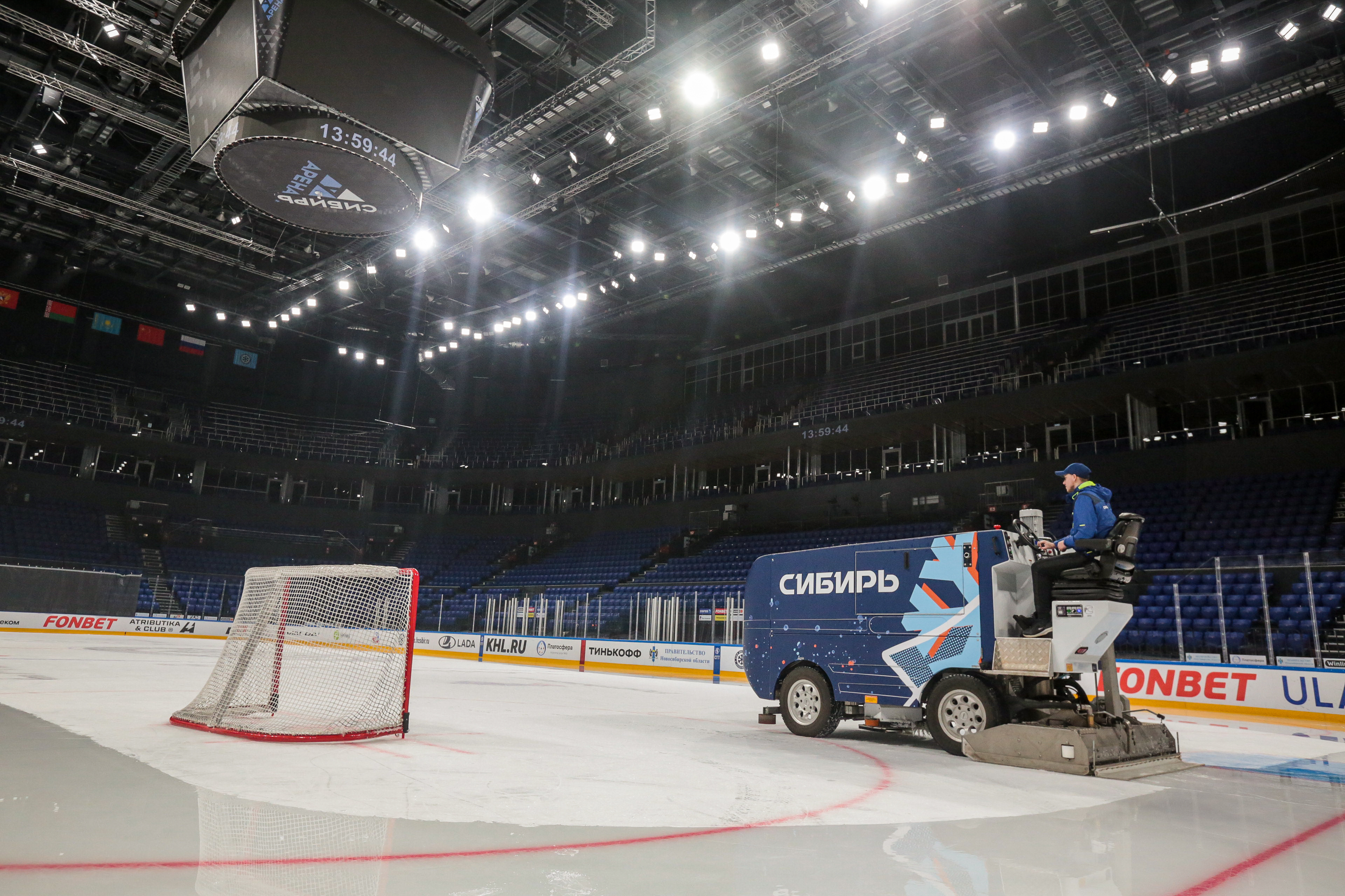 Процесс работы ледозаливочного комбайна