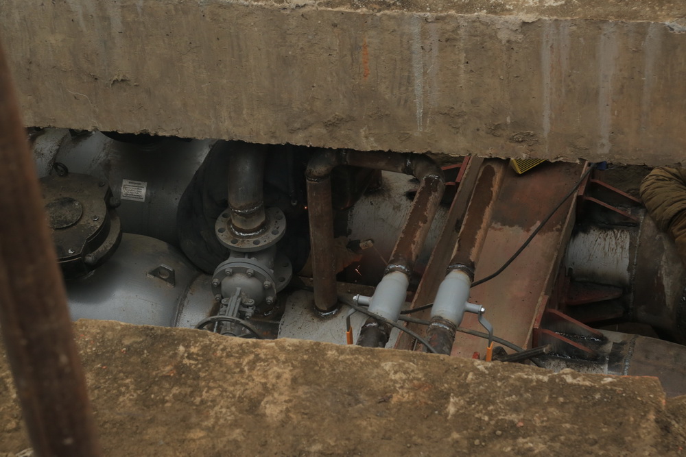 Ремонт теплосети на перекрёстке Приморской и Гидромонтажной. Ноябрь 2022 года