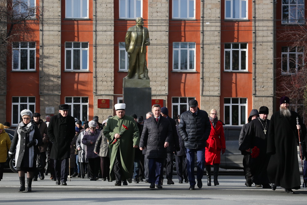Церемония зажжения Вечного огня на Монументе Славы 7 ноября 2019 года