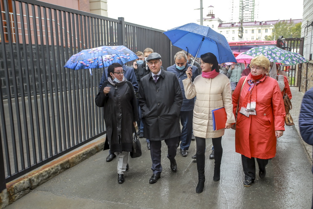 Во дворе ТОСа «Новониколаевский» на улице Советской
