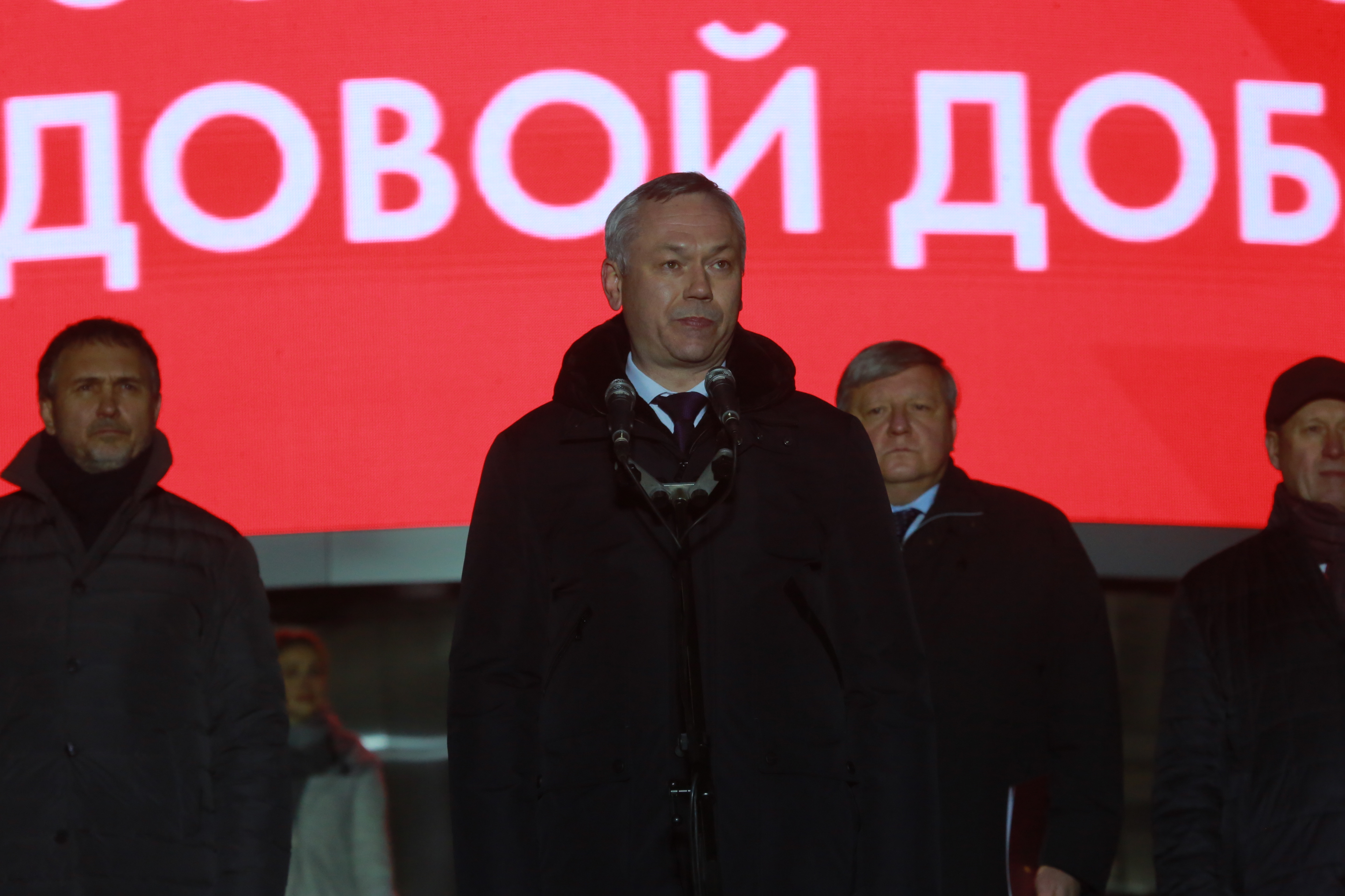 Открытие стелы «Город трудовой доблести» на площади Калинина