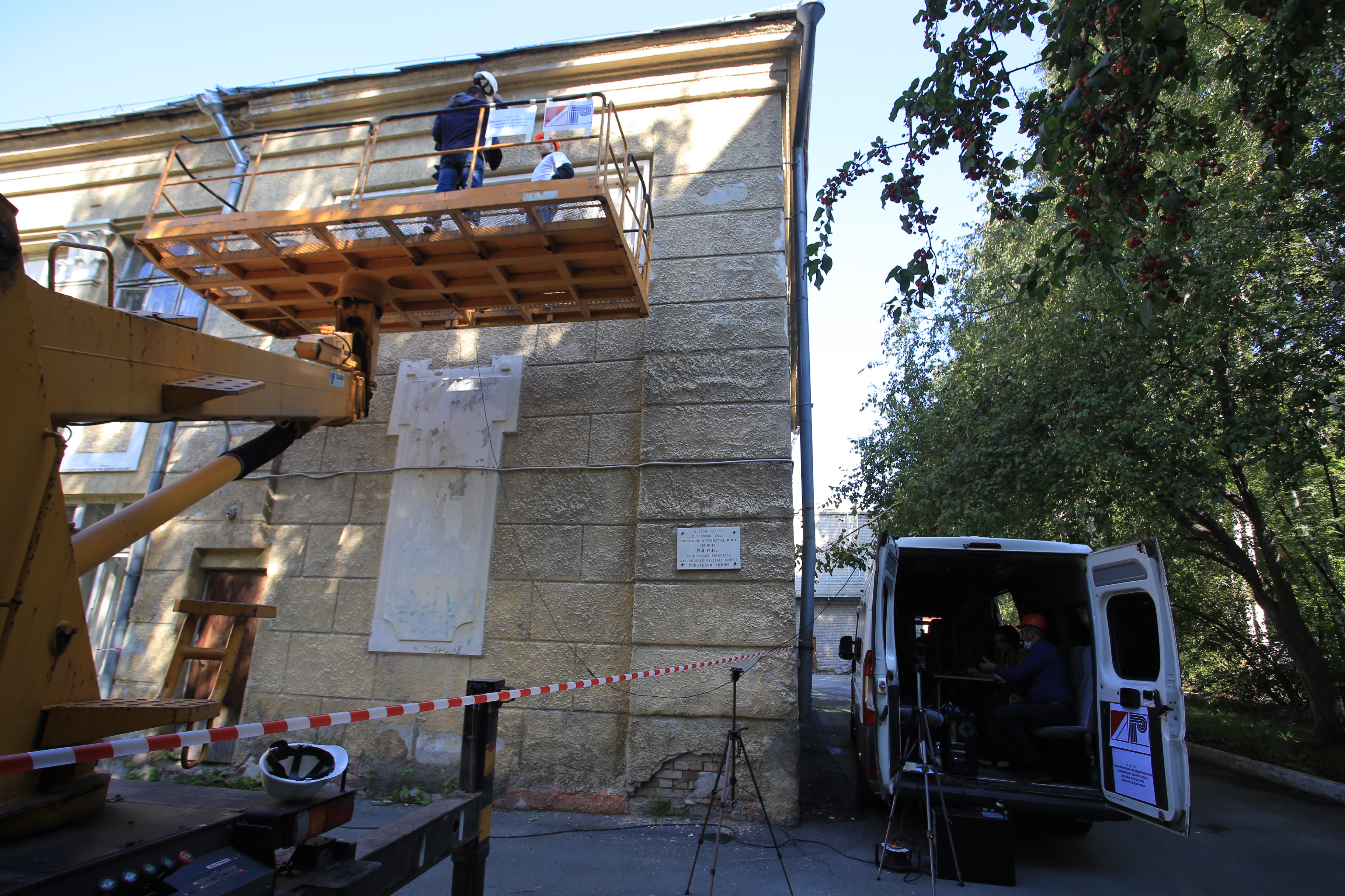 Барельефы на школе №54