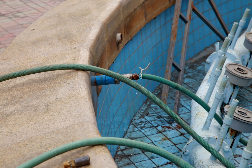 Подготовка фонтана на Орджоникидзе к работе в летний сезон