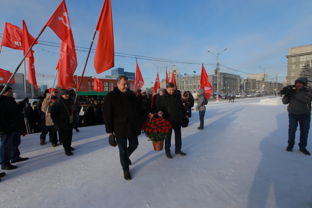 Возложение цветов к памятнику Ленину. Январь 2020 года