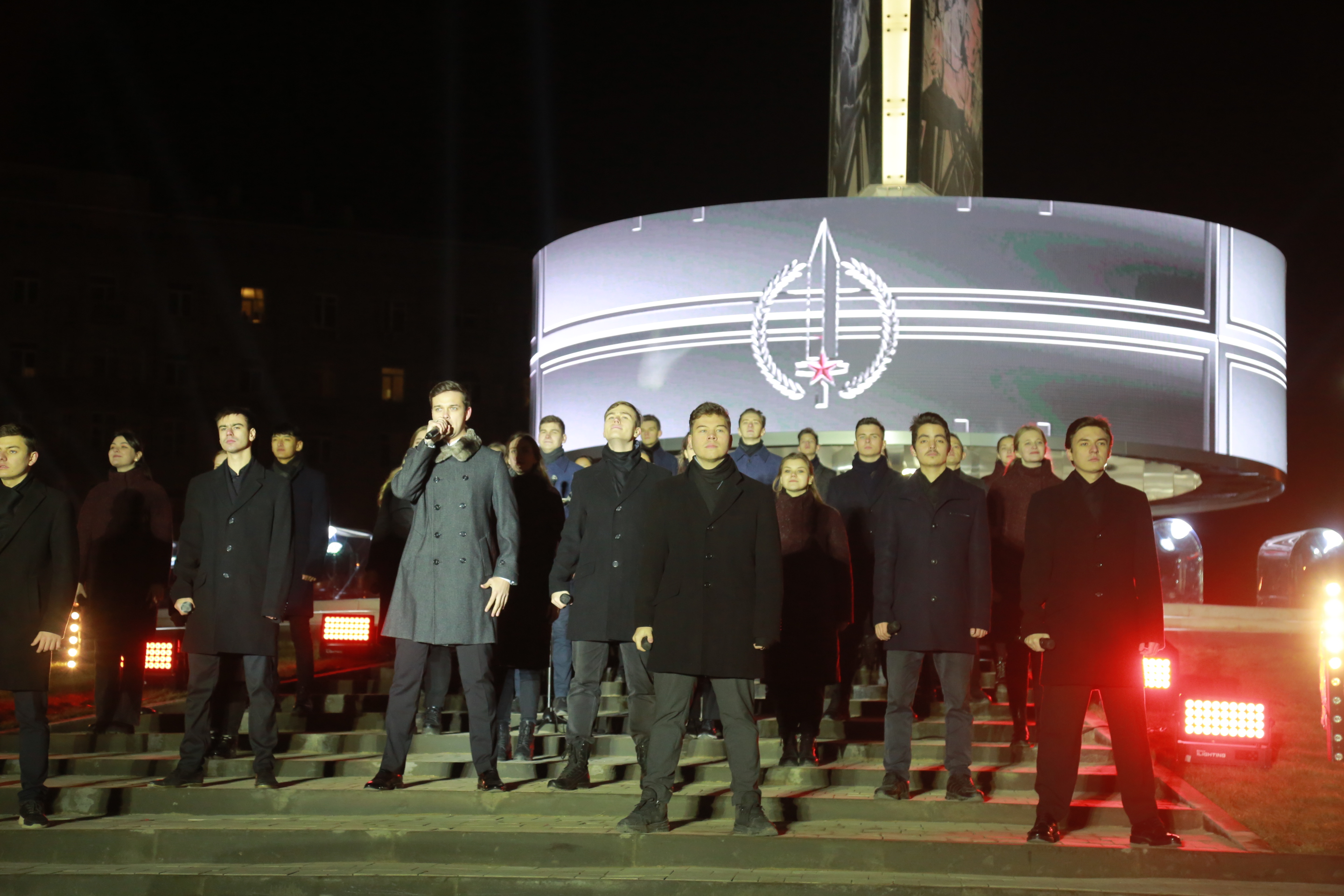 Открытие стелы «Город трудовой доблести» на площади Калинина