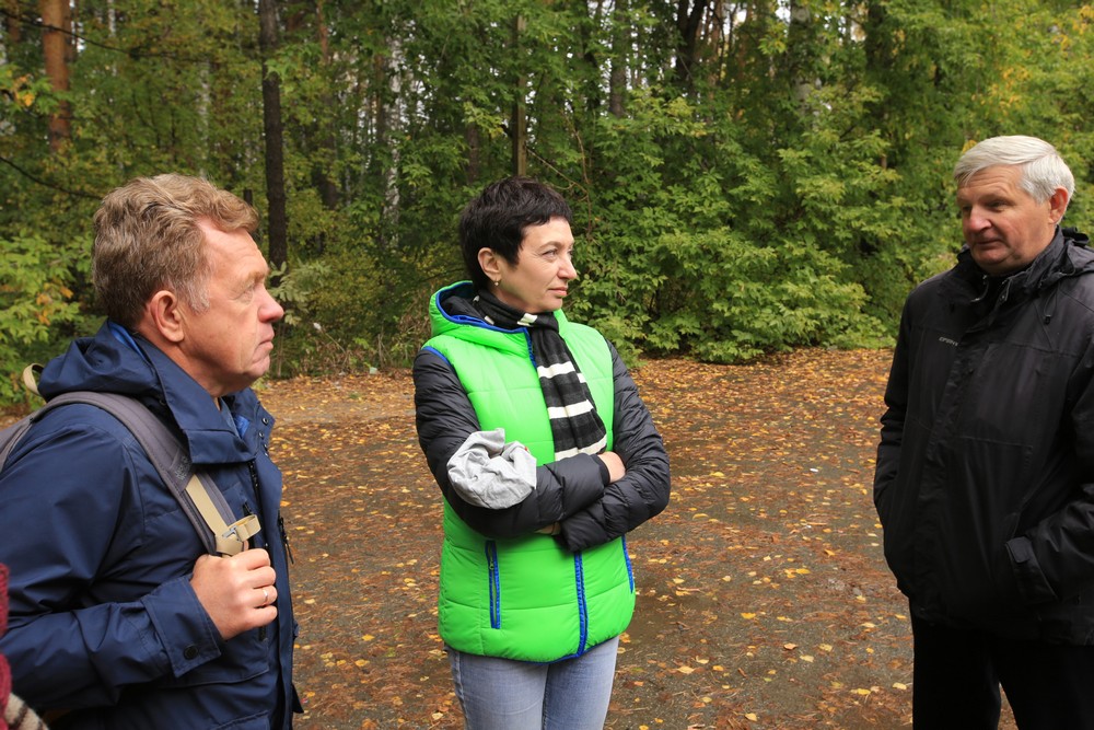 Светлана Гижицкая (в центре), начальник отдела сопровождения благоустройства и озеленения МКУ «Проектная дирекция ДКСиМП»