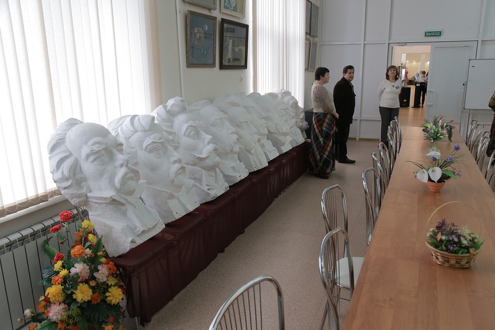 Выставка Александра Чернобровцева в музее Заельцовского района. 2017 год