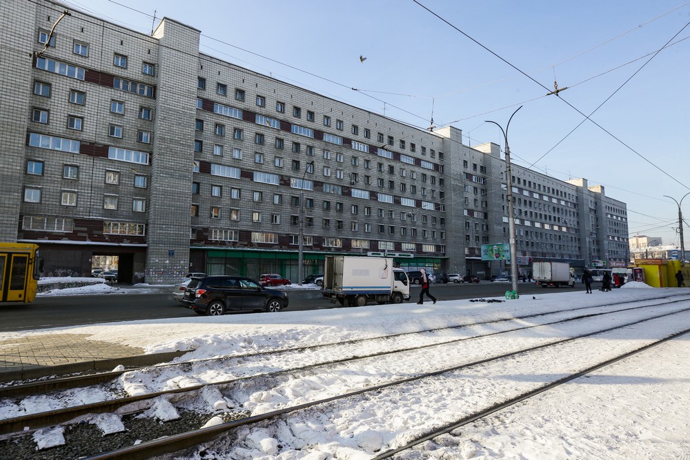 Улица Титова, 1