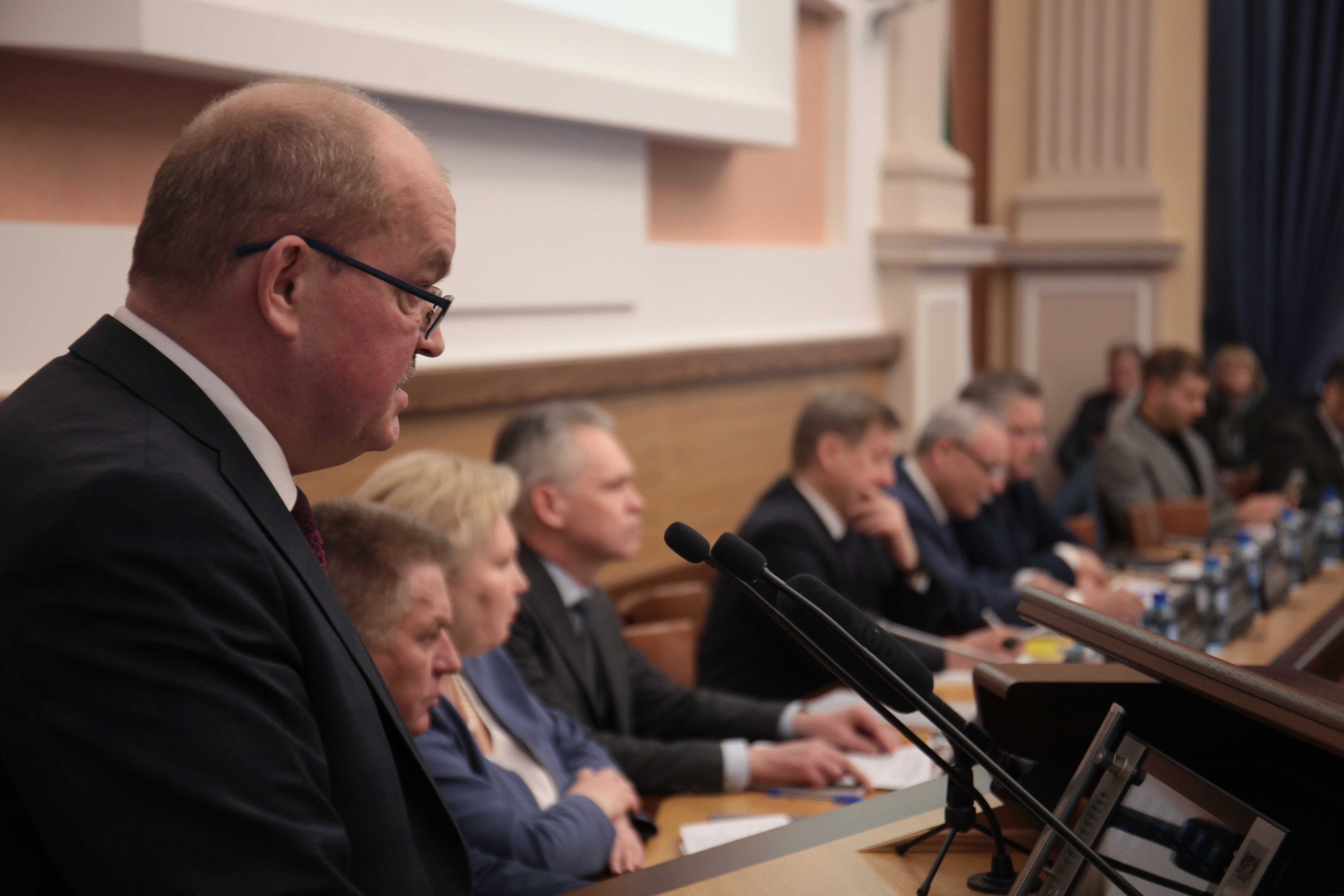 На подведении годовых итогов департамента образования