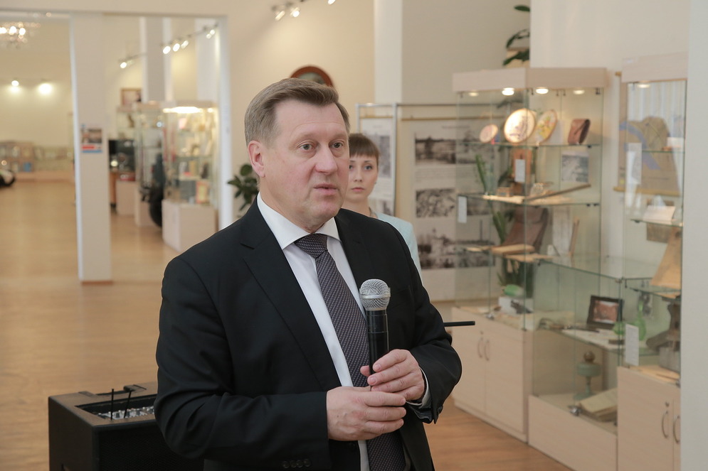 Выставка Александра Чернобровцева в музее Заельцовского района. 2017 год