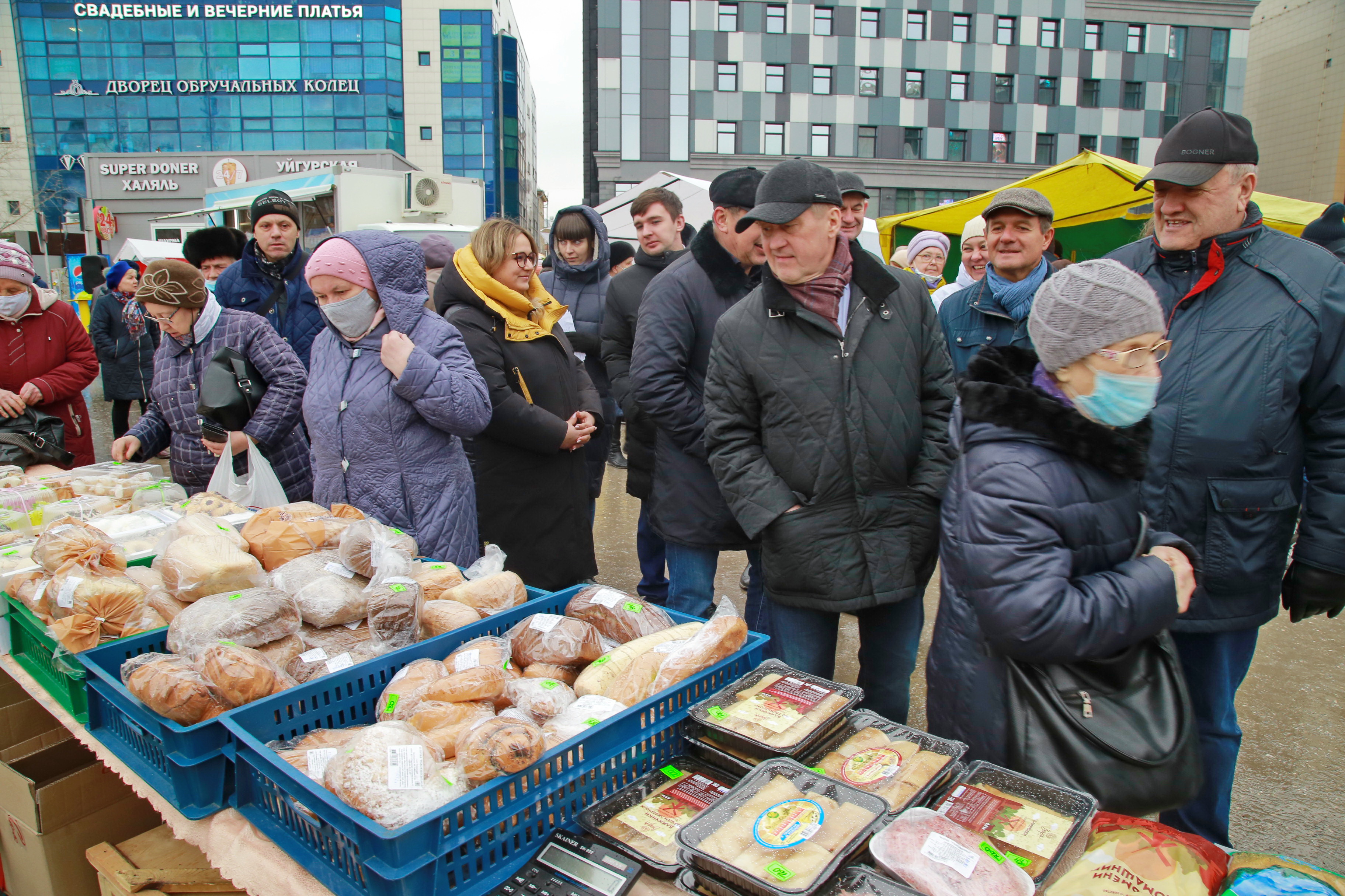 Ярмарка на площади Маркса. Апрель 2022 года