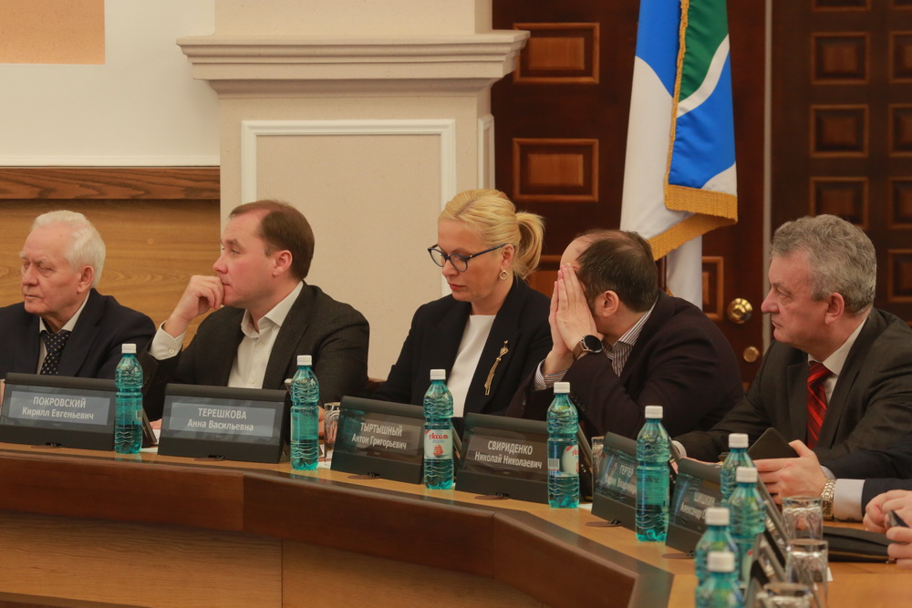 На подведении годовых итогов департамента финансов и налоговой политики