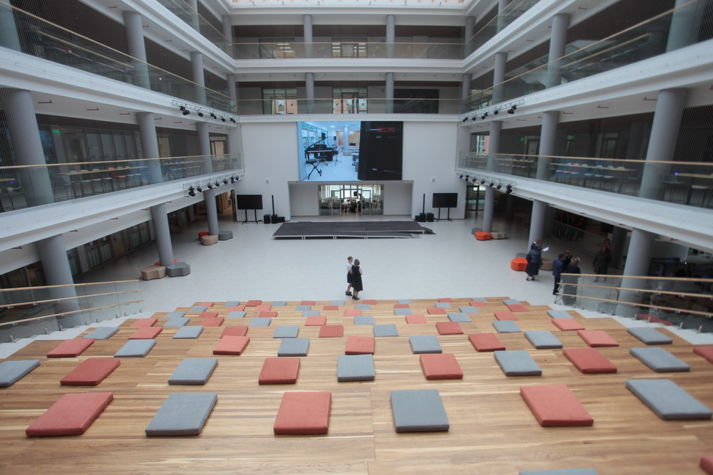 Открытие школы №220 на улице Владимира Заровного. Май 2023 года