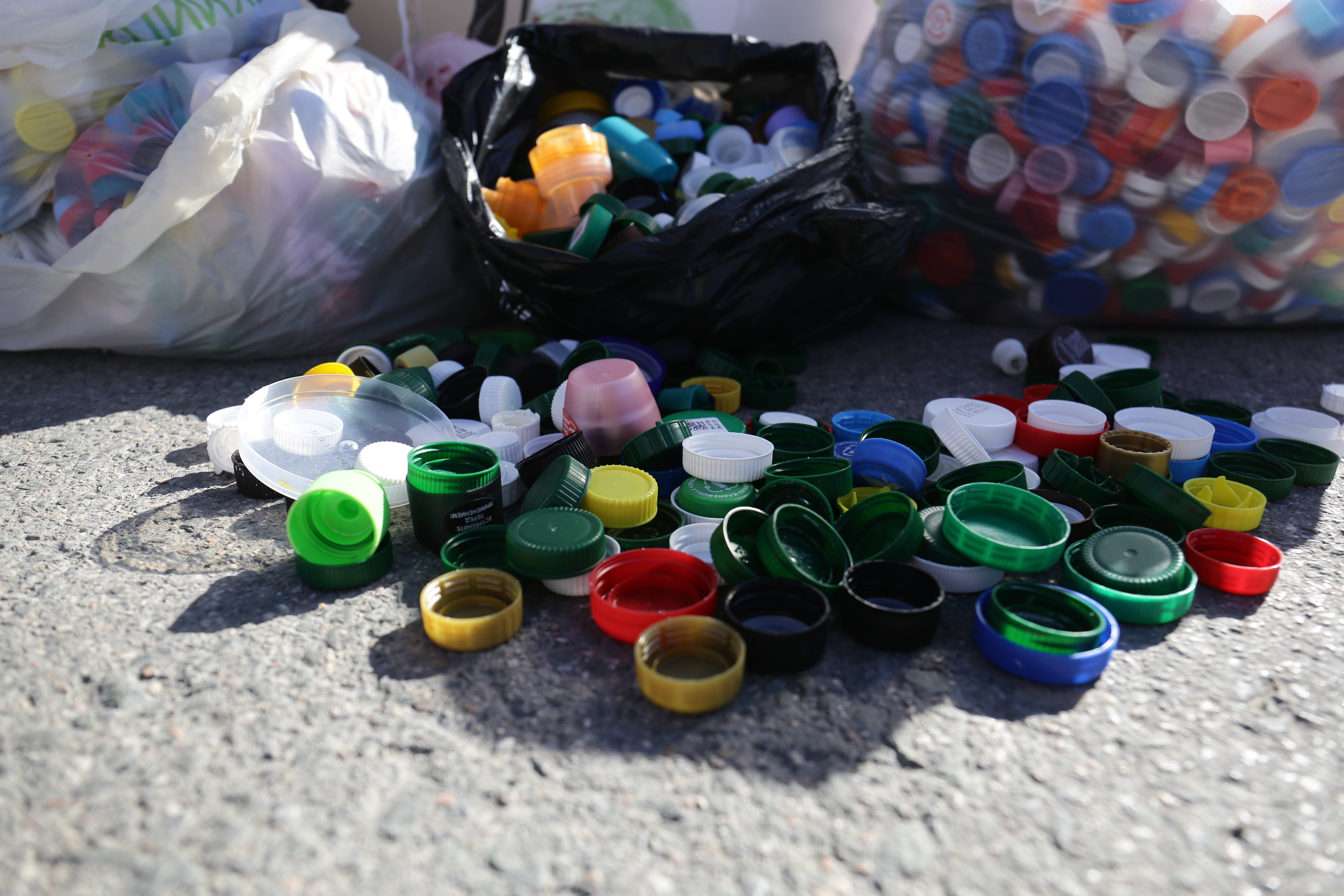 Акция по сдаче батареек и пластиковых крышечек на площади Ленина. Сентябрь 2022 года