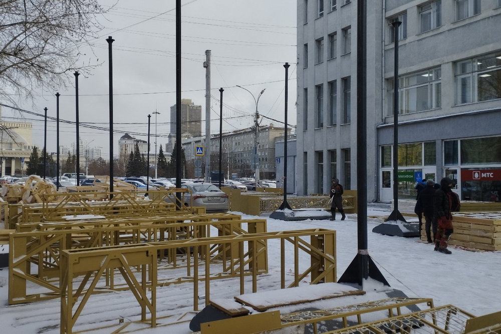 Улицу Ленина начали готовить к Новому году