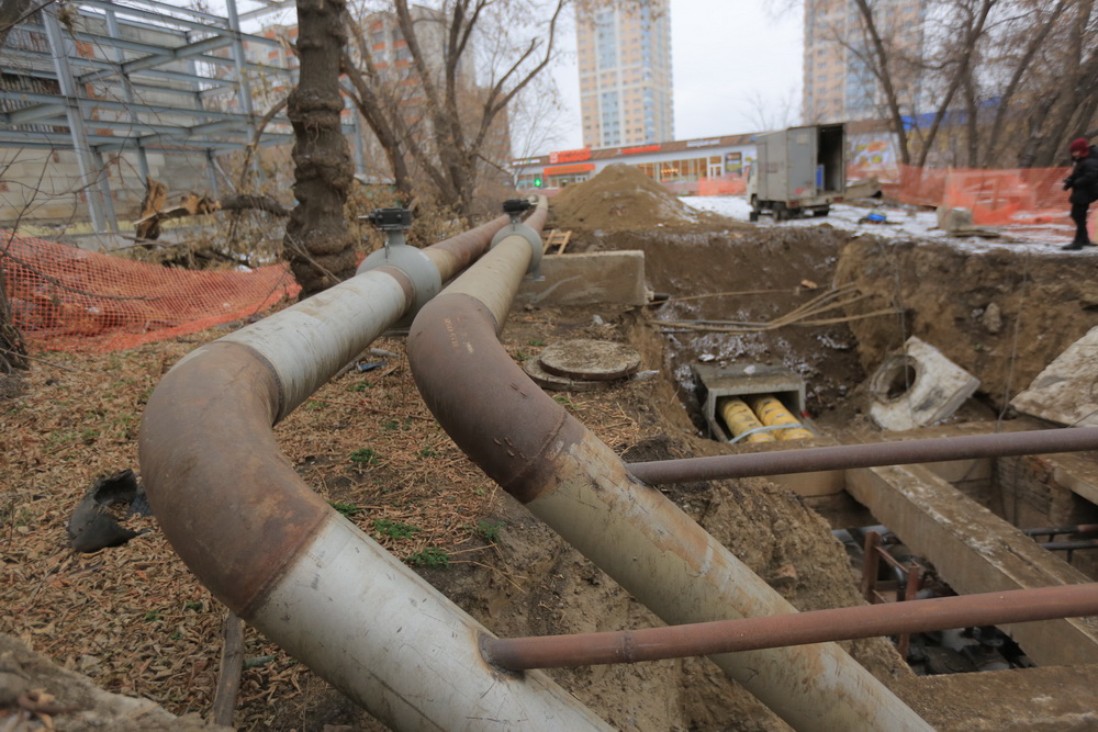 Ремонт теплосети на перекрёстке Приморской и Гидромонтажной. Ноябрь 2022 года