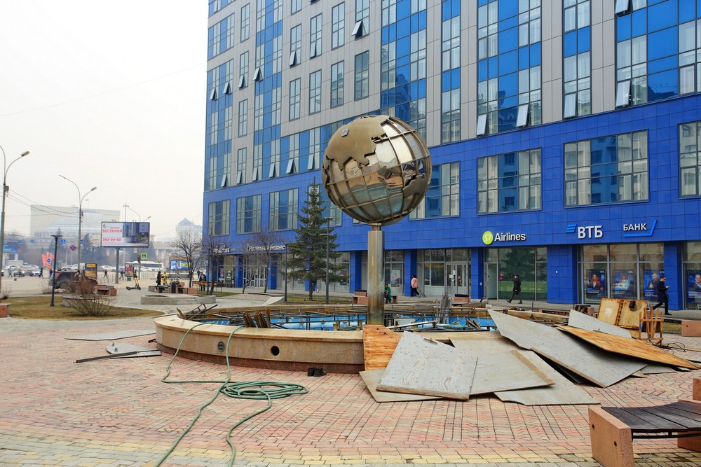 Подготовка фонтана на Орджоникидзе к работе в летний сезон