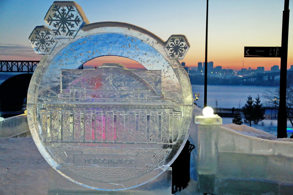 Ледовый городок на Михайловской набережной. Декабрь 2022 года