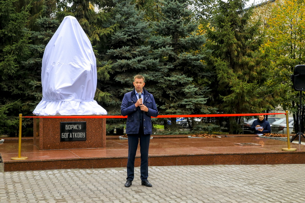 Обновлённый памятник Борису Богаткову открыли в Новосибирске на одноимённой улице (25.09.2020)