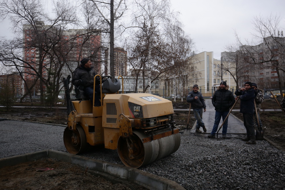 Сквер за оперным театром. Ноябрь 2020 года