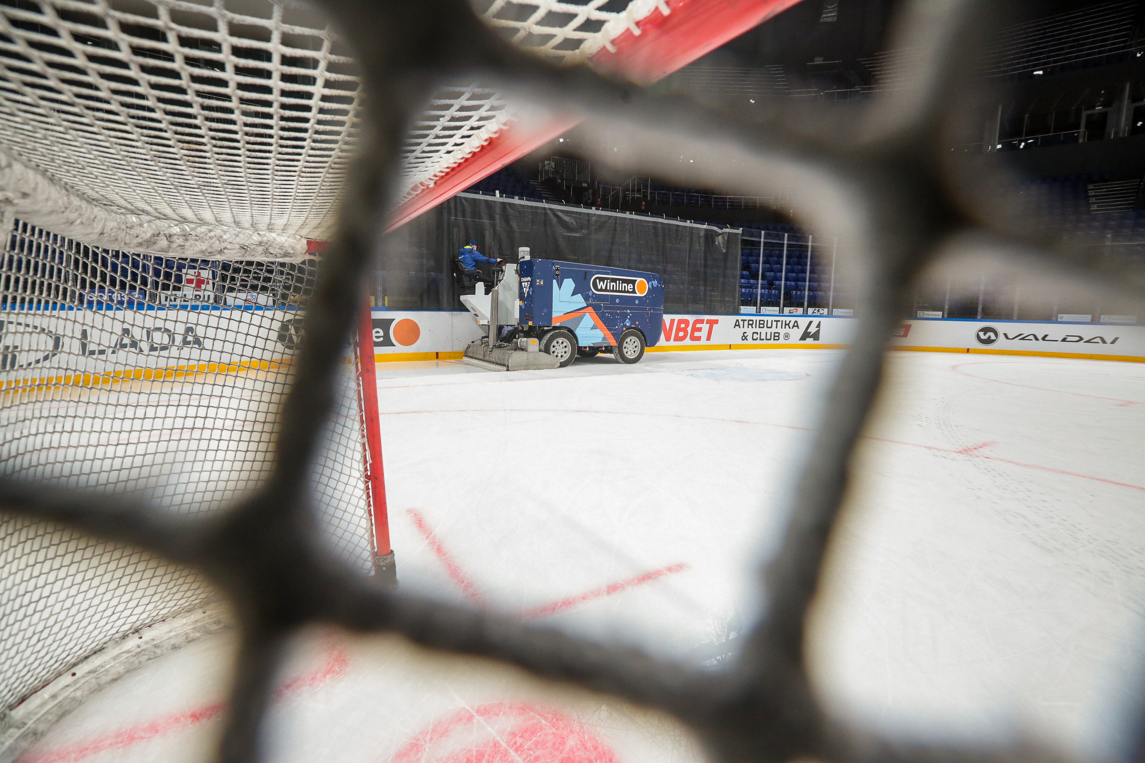 Процесс работы ледозаливочного комбайна