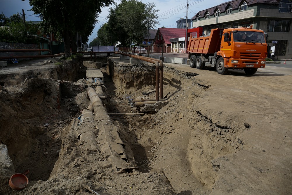 Ремонт теплотрассы на Бориса Богаткова. Июль 2021 года