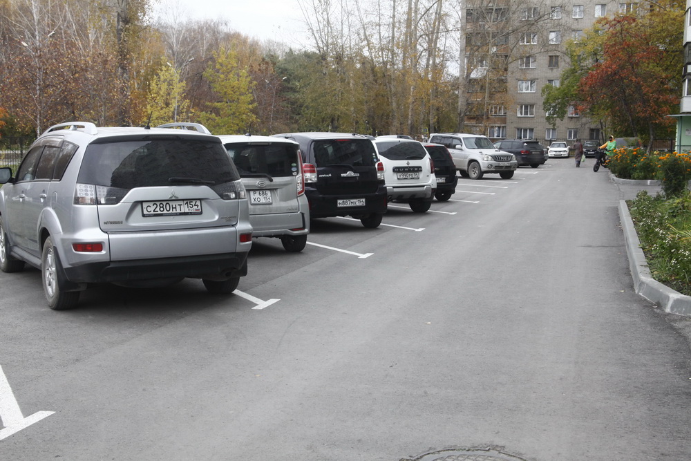 Двор на ул. Петухова, 38/1