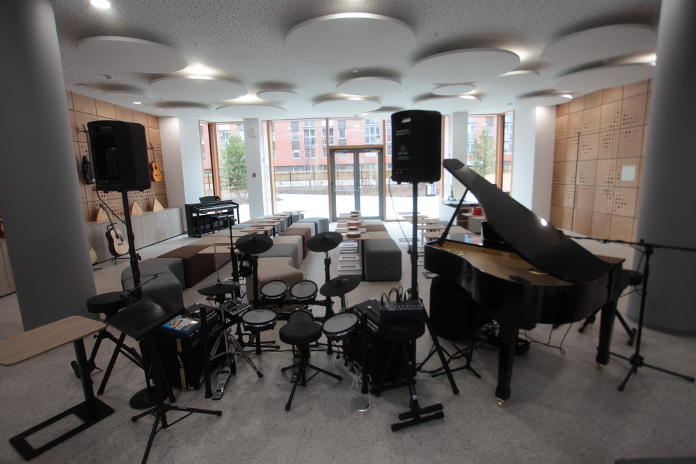 Открытие школы №220 на улице Владимира Заровного. Май 2023 года