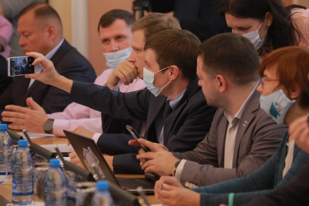 Первая сессия горсовета седьмого созыва