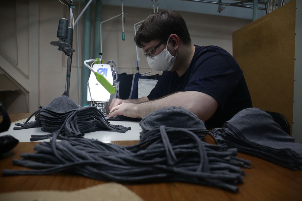 Производство масок на фабрике «Синар»