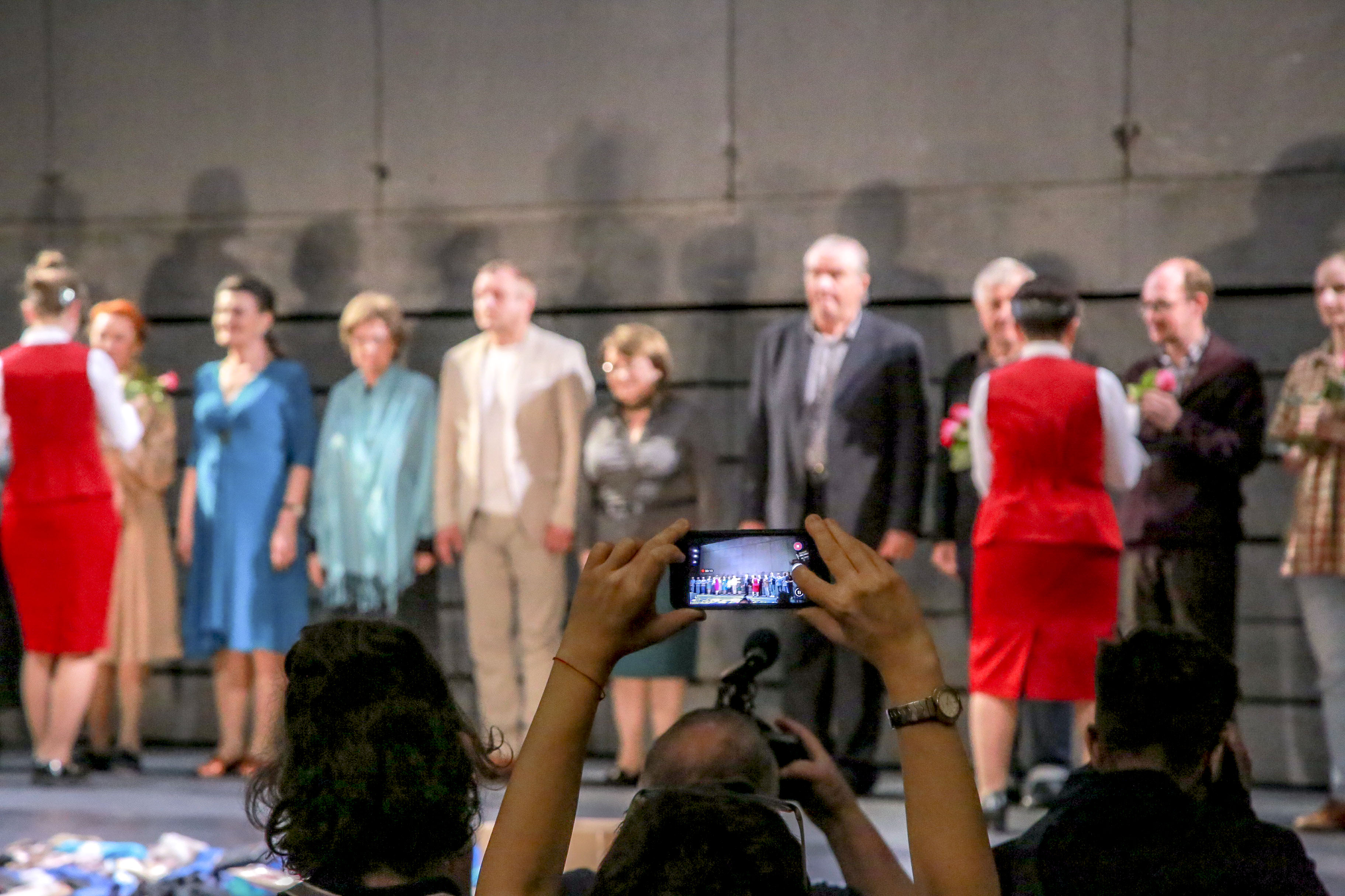 Спектакль «Время секонд хэнд» (Омский театр драмы)