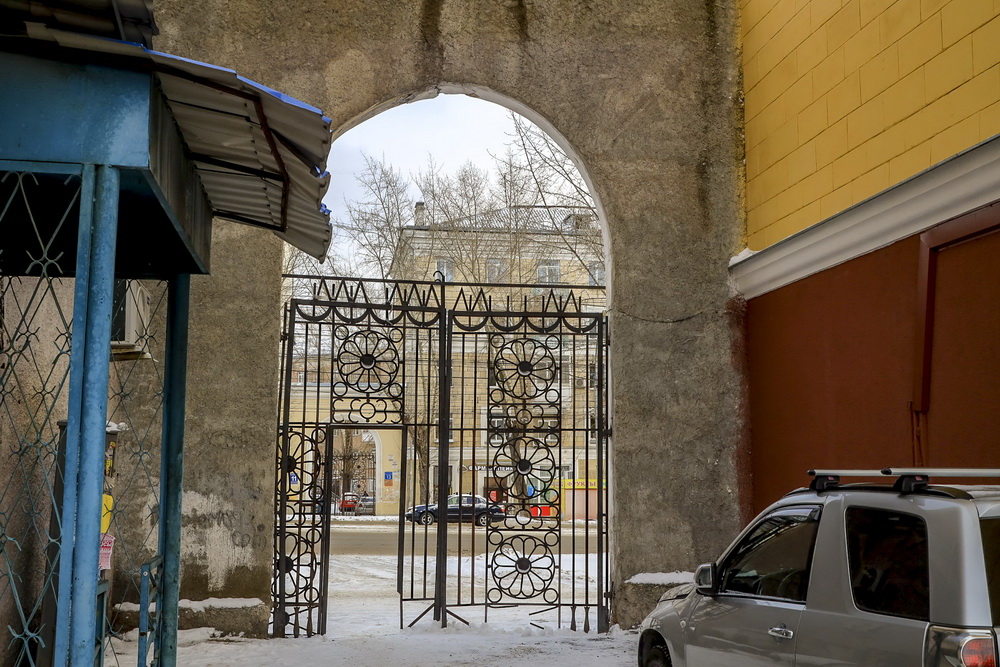 Ул. Сибиряков-Гвардейцев, 32