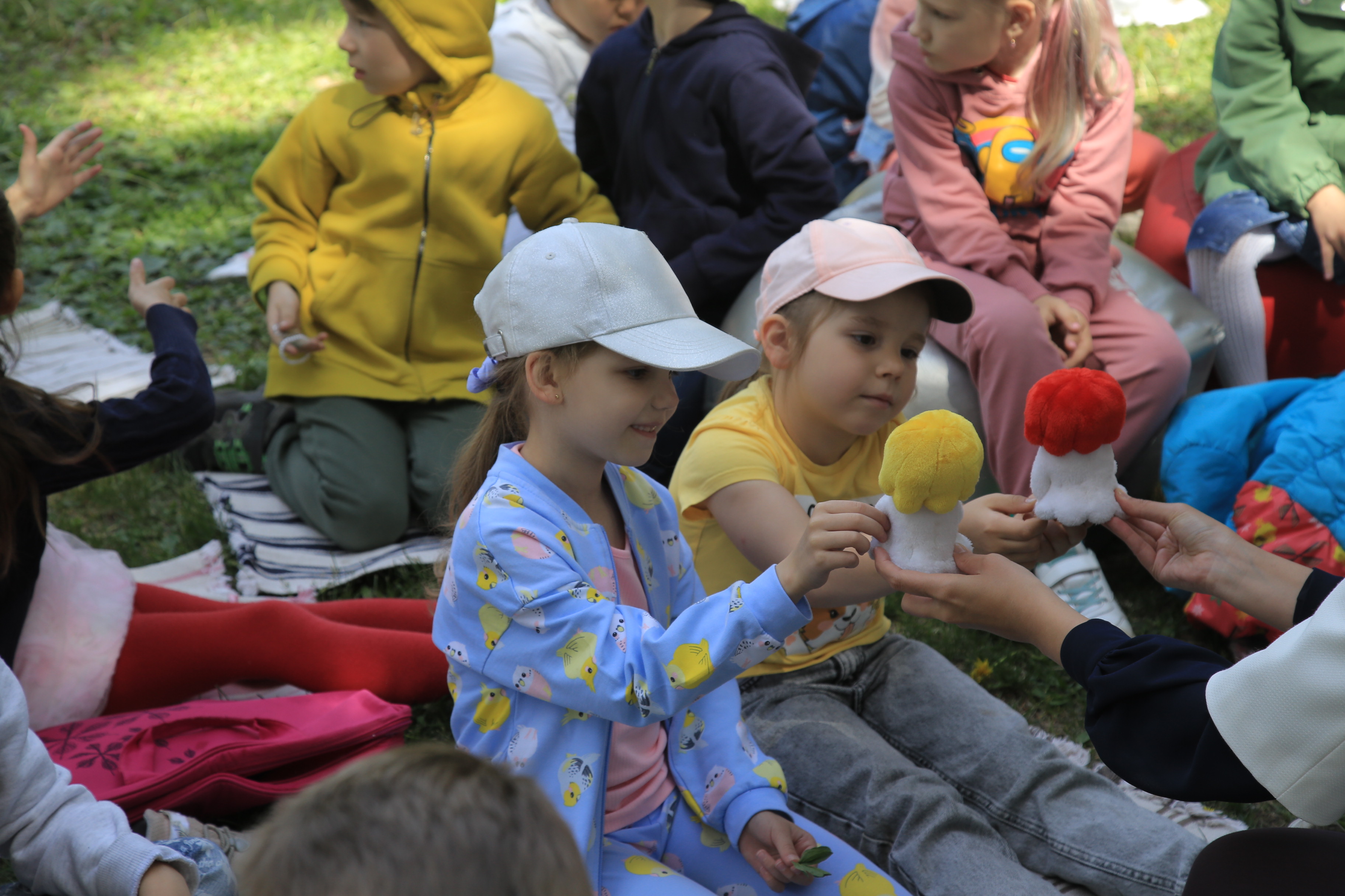 «Библиотека на траве». Первомайский сквер. Июнь 2022 года