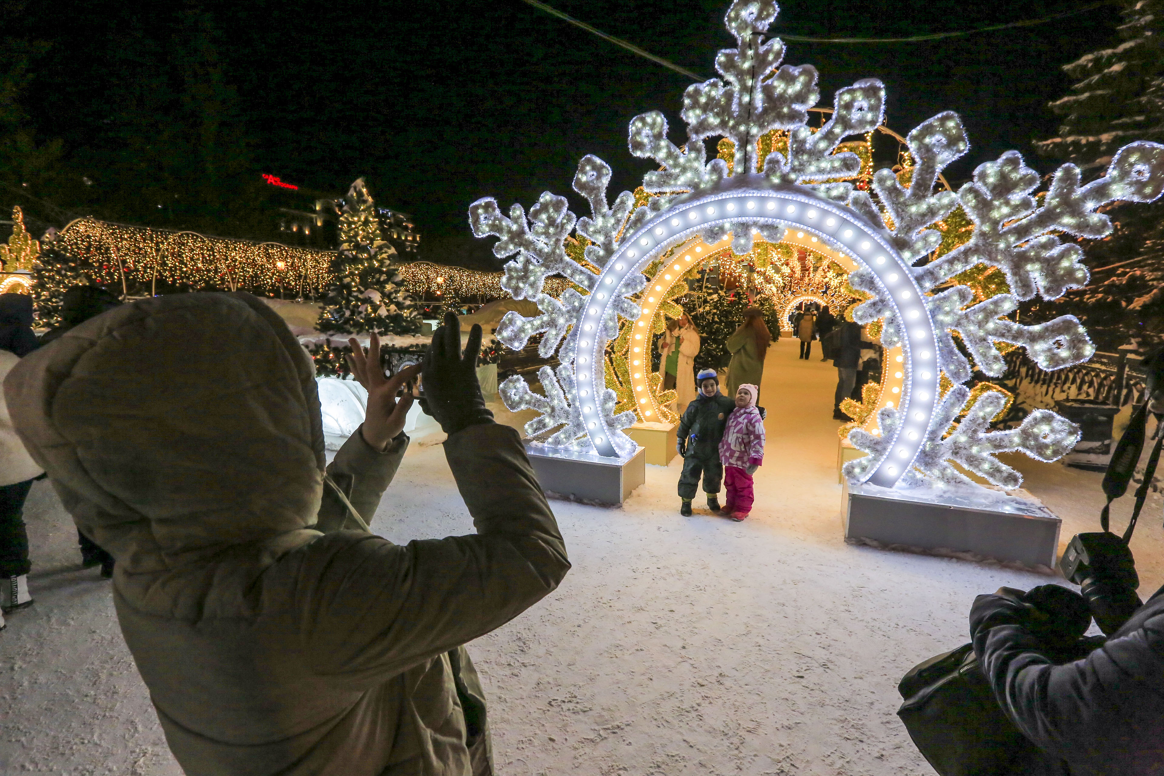 Новосибирск новогодний: Театральный сквер