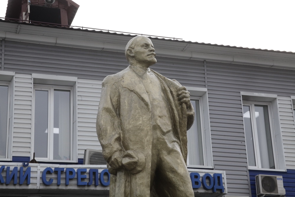 Памятник на Аксёнова