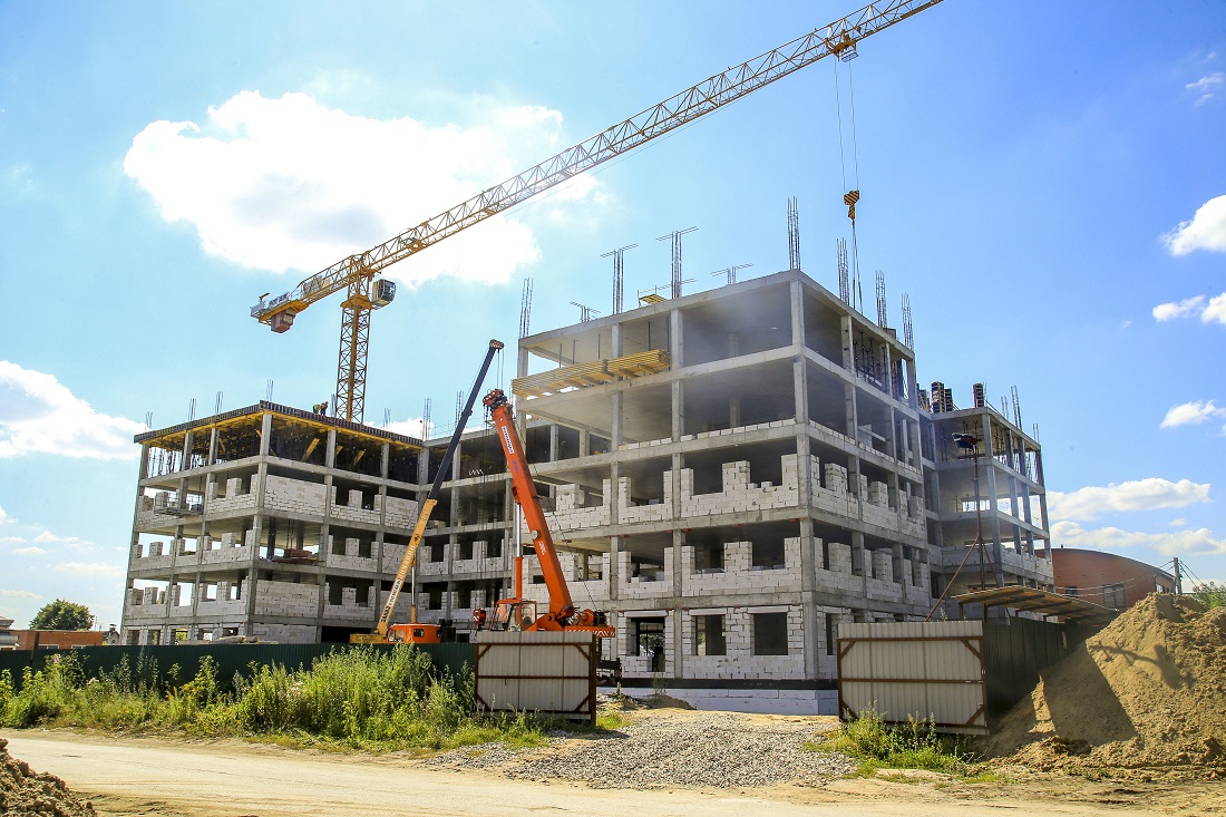 Поликлиника по пересечении улиц Ереванская и Шапошникова