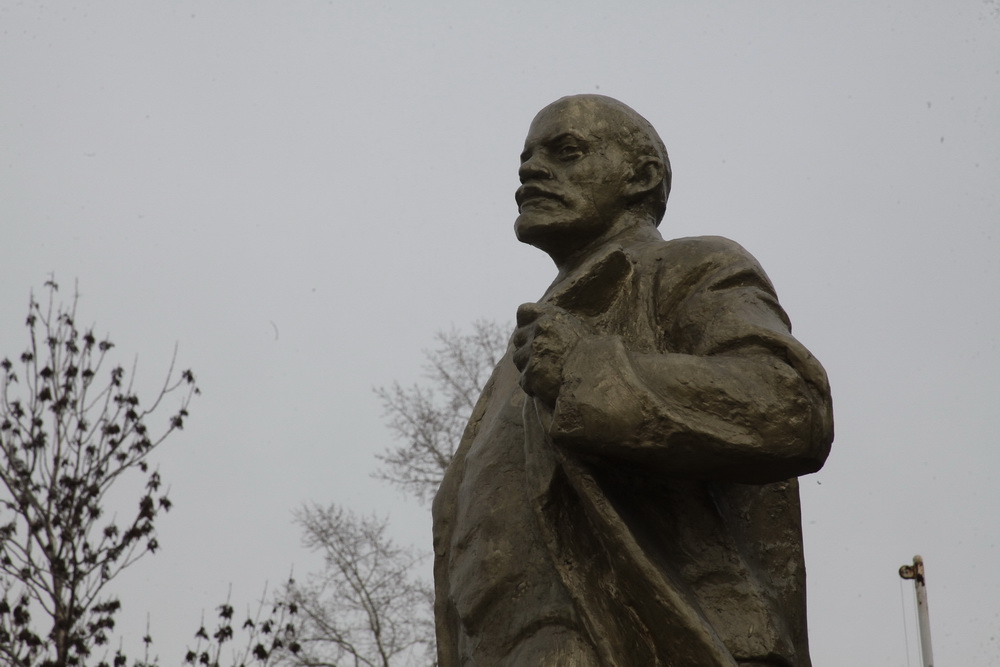 Памятник на Аксёнова