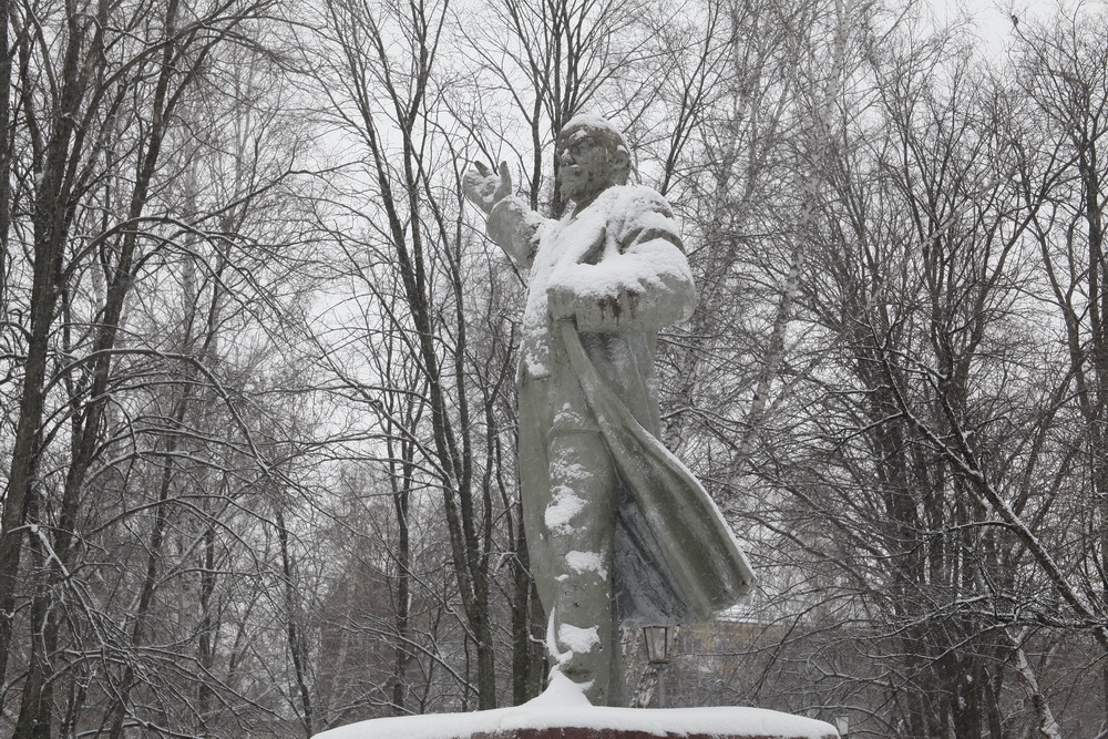 Ленин на улице Амосова