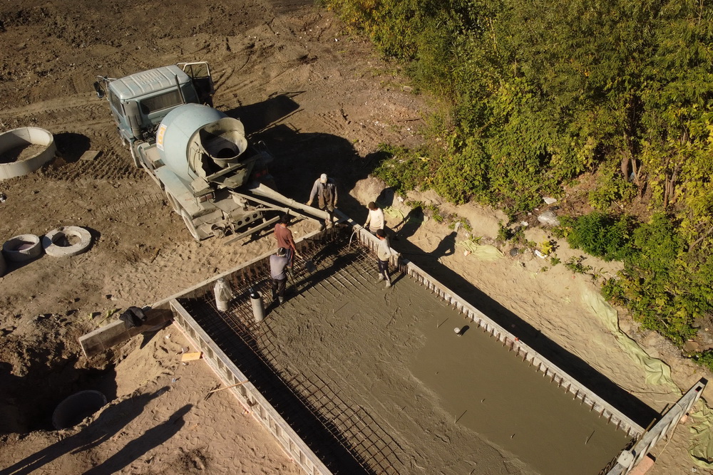 Работы по созданию парка в пойме Каменки. Сентябрь 2022 года