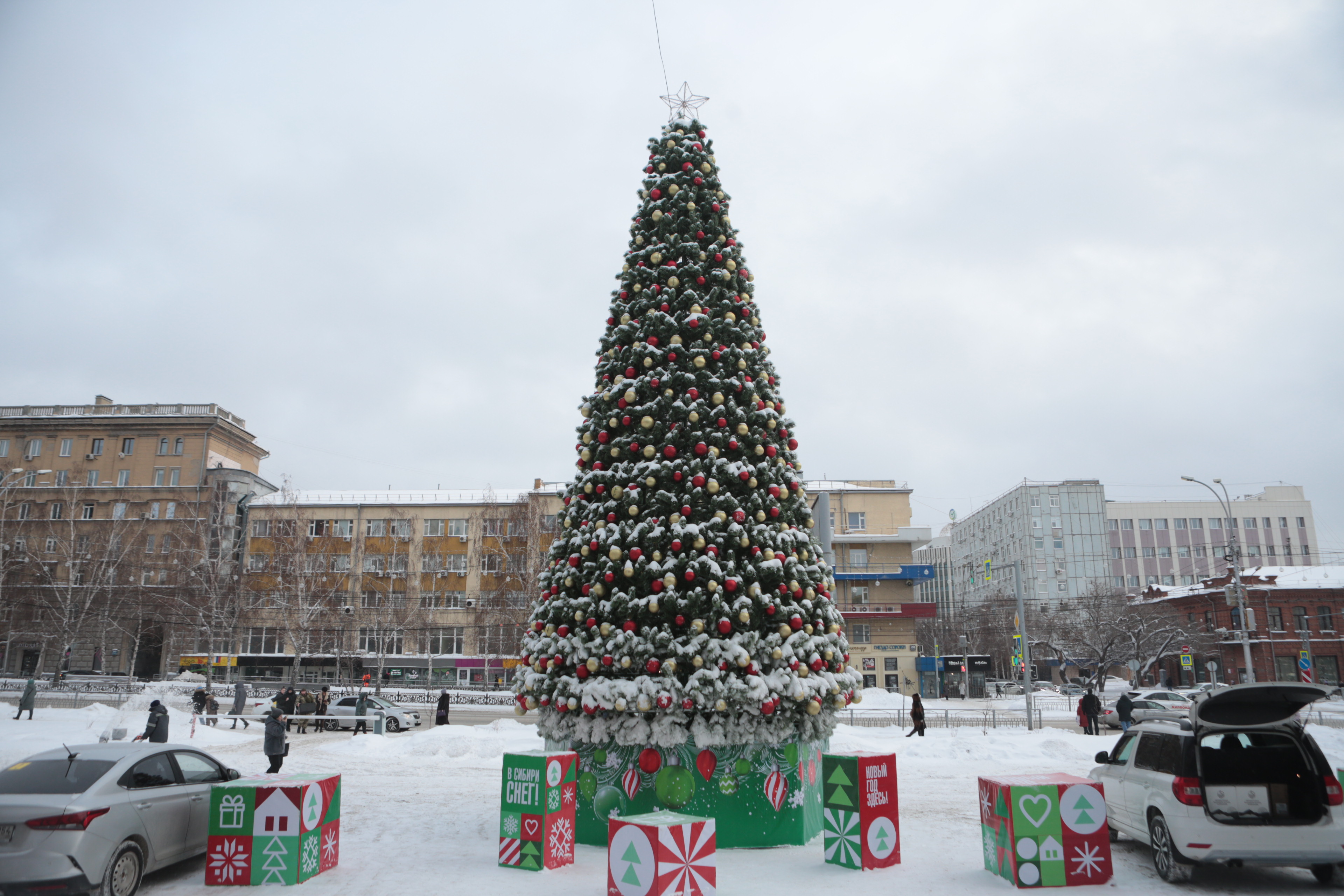 Ёлка у ККК имени Маяковского