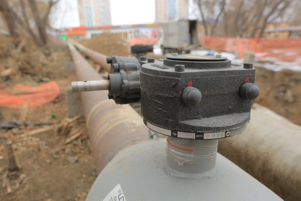 Ремонт теплосети на перекрёстке Приморской и Гидромонтажной. Ноябрь 2022 года