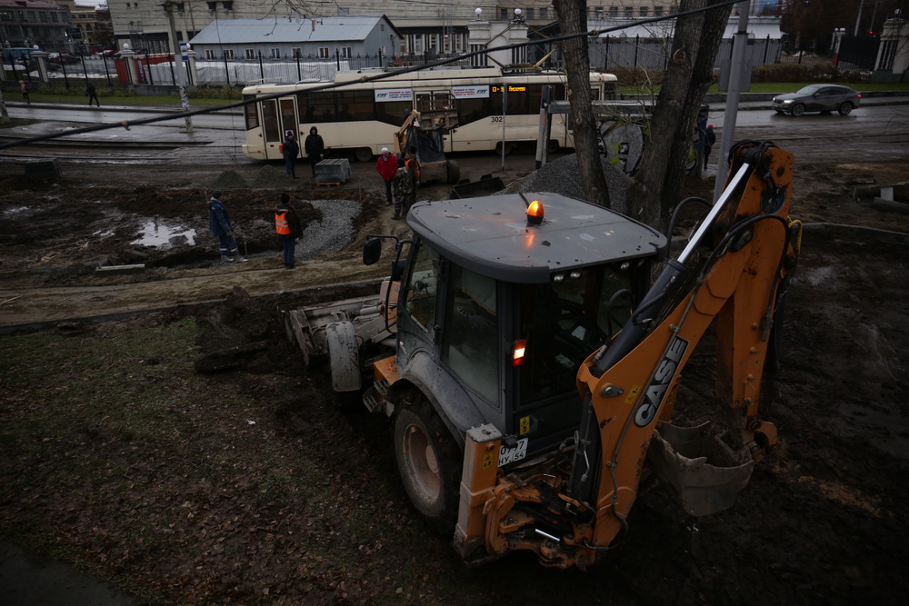 Сквер за оперным театром. Ноябрь 2020 года