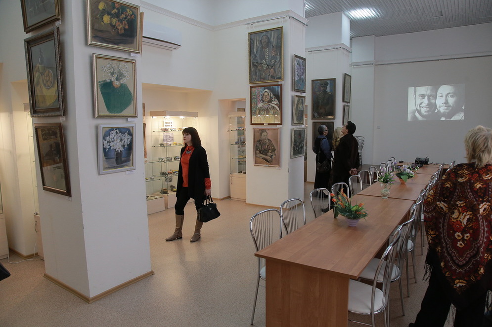 Выставка Александра Чернобровцева в музее Заельцовского района. 2017 год
