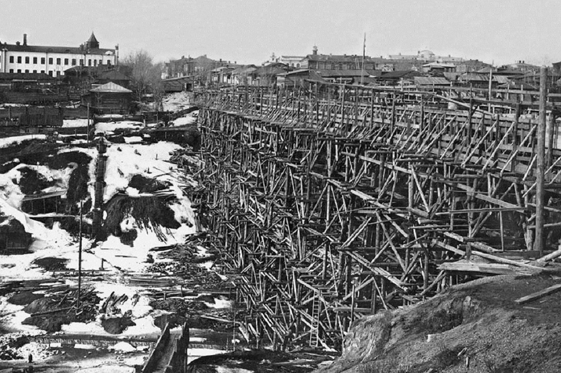 Строительство моста через Каменку