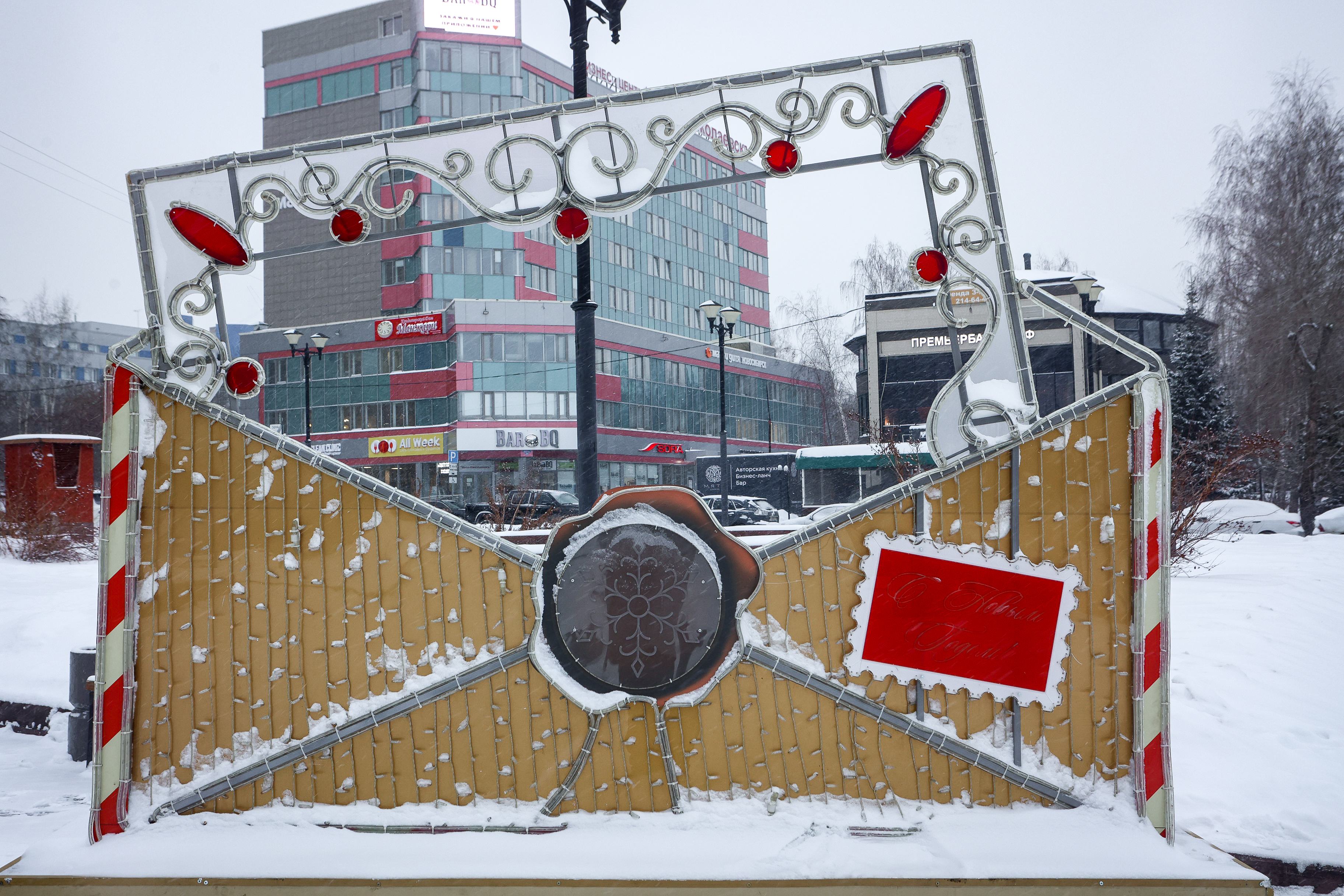 Ул. Восход, 15 (площадь у ГПНТБ)