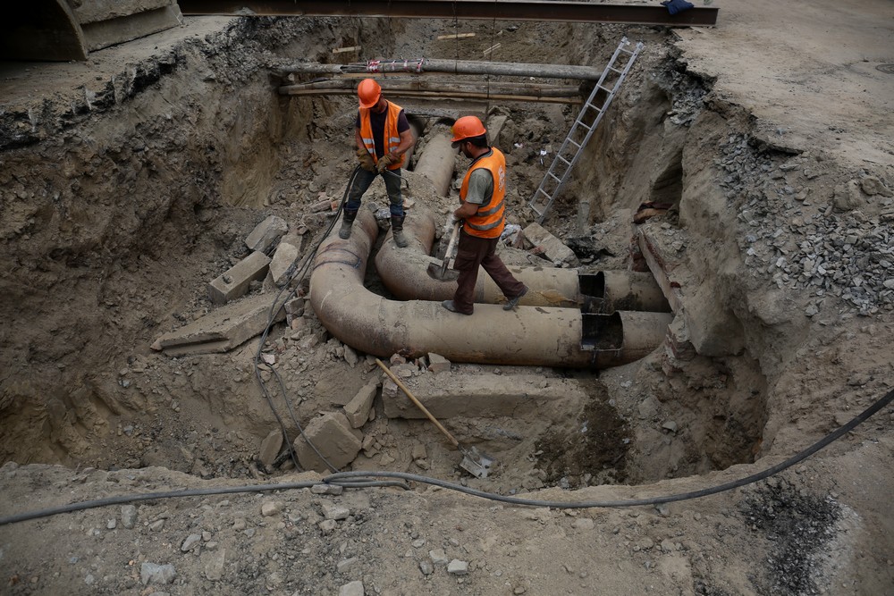 Ремонт теплотрассы на Бориса Богаткова. Июль 2021 года