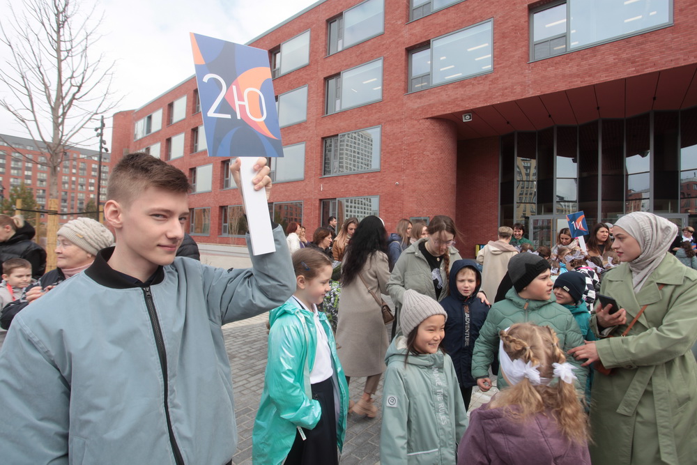 Открытие школы №220 на улице Владимира Заровного. Май 2023 года