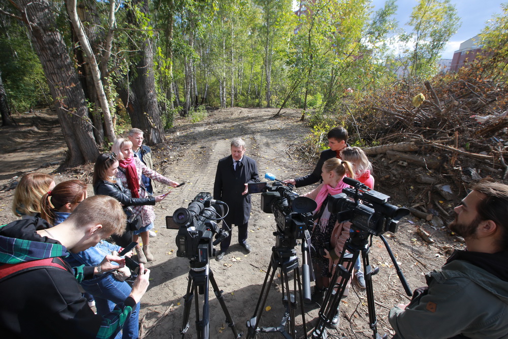 Работы по созданию парка в пойме Каменки. Сентябрь 2022 года